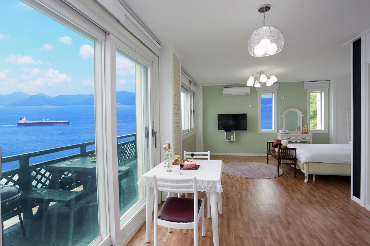 Montmartre Villa Namhae Exterior foto